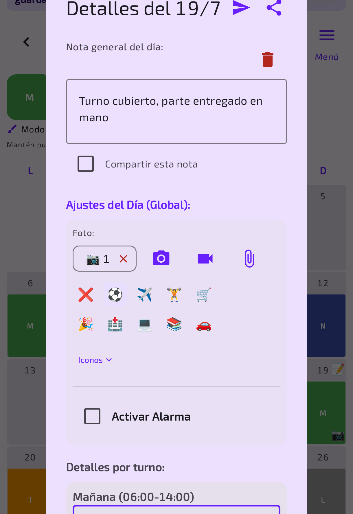 Detalle de un día con nota, foto y alarma